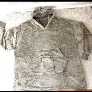 REDESS Blanket Sweatshirt